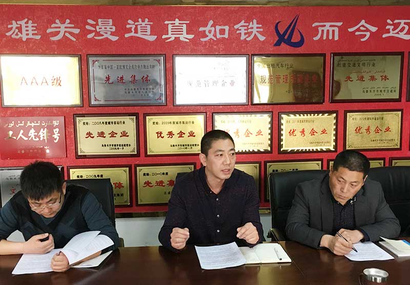 1464063320855643.jpg 用稿配圖-郝隊長正在講課.jpg